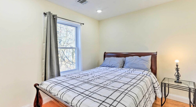 Bright Irvington Home ~ 2 Mi to Prudential Center!