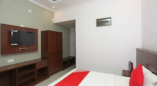 Hotel Pramod Palace by OYO Rooms