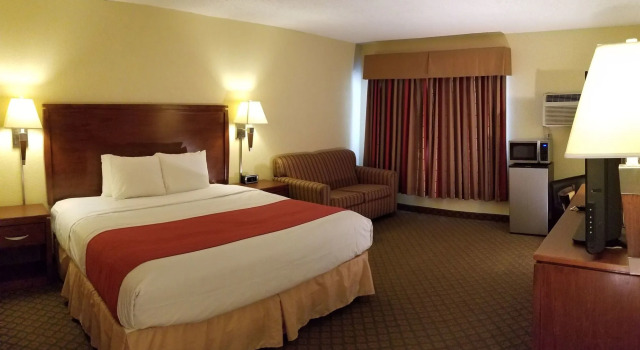 Red River Lodge & Suites