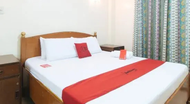 Люкс RedDoorz @ Golden Park Inn La Union