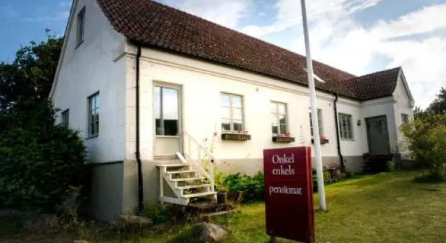 Onkel Enkels Pensionat, Book Hotel Tomelilla 