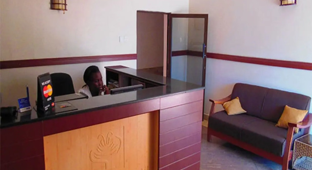 DewChurch Drive Hotel, Rezerwuj Hotel Hotele w Kisumu z parkingiem, Parking