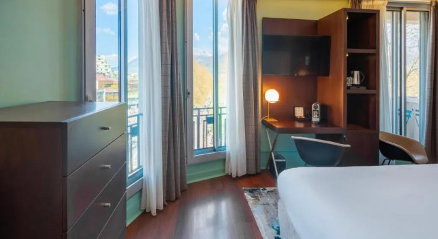 Двухместный номер Deluxe с балконом и с видом на озеро Le Splendid Hotel Lac DAnnecy - Handwritten Collection