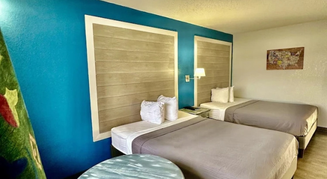 Четырёхместный номер Standard Ozark Inn and Suites