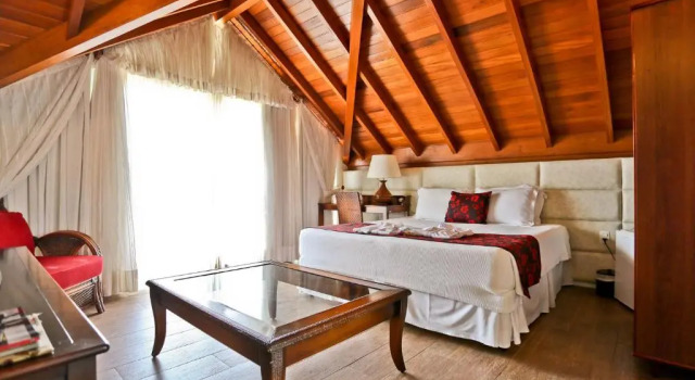 Двухместный номер Deluxe с балконом Praia do Estaleiro Guest House