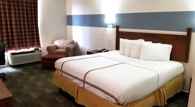 Двухместный номер Standard с балконом Americas Best Value Inn Marshall