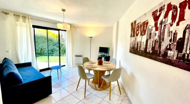 Charmant Rez de Jardin - 900m plage de Pontaillac, Prenota Appartamento Hotel a Aquitania con parcheggio, Parcheggio