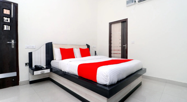 OYO 36854 Sangam Resort, Забронировать Курортный отель Амбала штат Харьяна