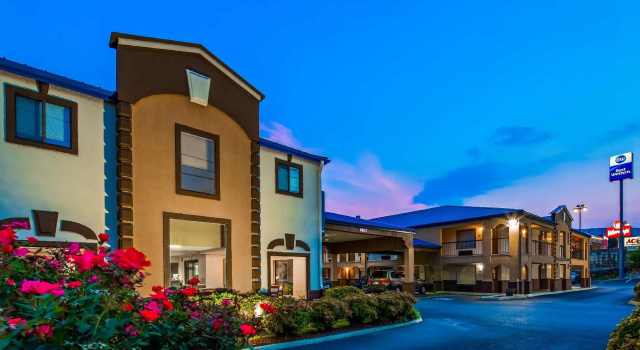 Четырёхместный номер Standard Best Western Royal Inn