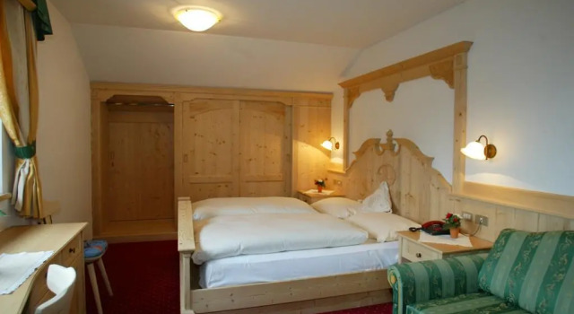 Hotel Alpenrose, Book Hotel La Valle Venetien