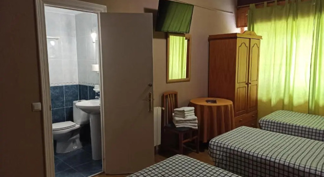 Четырёхместный номер Standard Hostal La Torre