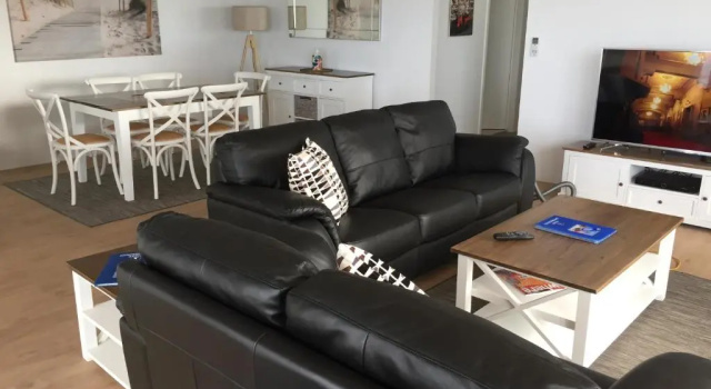 Апартаменты Deluxe Broadwater Shores Waterfront Apartments