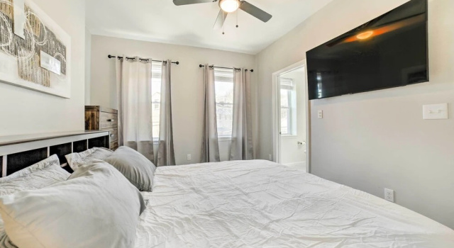 Pittsburgh Townhome: 1 Mi to Downtown, Забронировать Апартаменты/квартира Отели Питтсбурга с парковкой, рядом с UPMC Matilda H. Theiss Health Center, Парковка