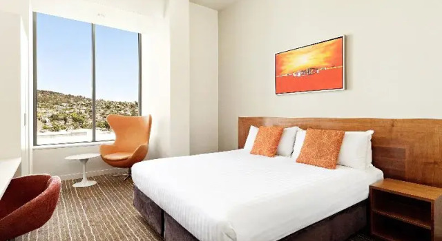 Номер Standard с балконом Mantra Charles Hotel