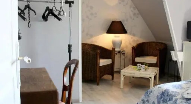 En Bord de Seine, Book Hotel  