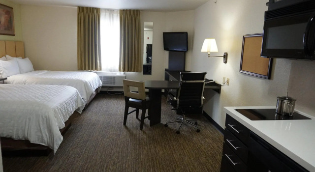 Четырёхместный люкс Candlewood Suites Tulsa