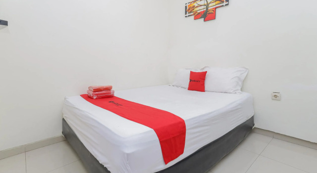 Номер Standard RedDoorz at K23 Rungkut Madya