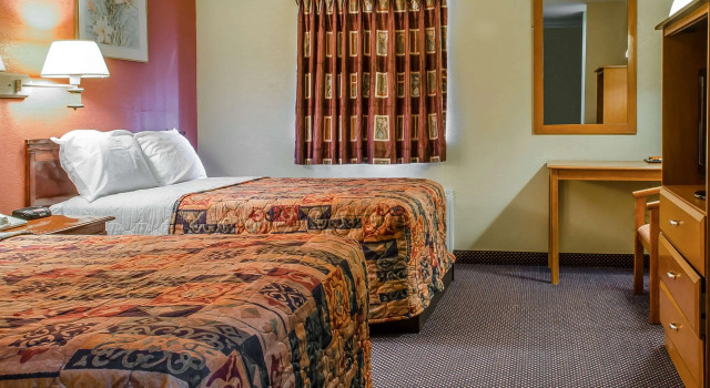 Четырёхместный номер Standard Rodeway Inn Allentown South