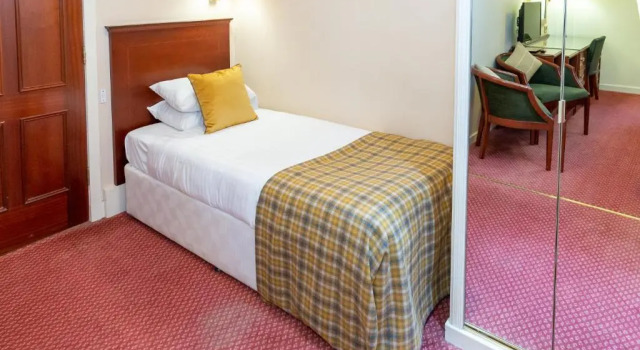 Трёхместный номер Alexandra Hotel