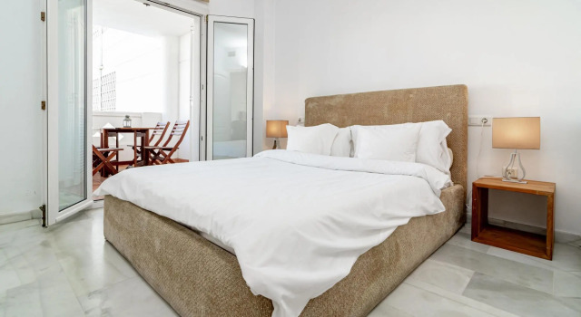 PR45- Beach front apartment Puerto Banus, Забронировать Апартаменты/квартира Отели Марбелья с бассейном, рядом с Художественный музей Ralli, Бассейн