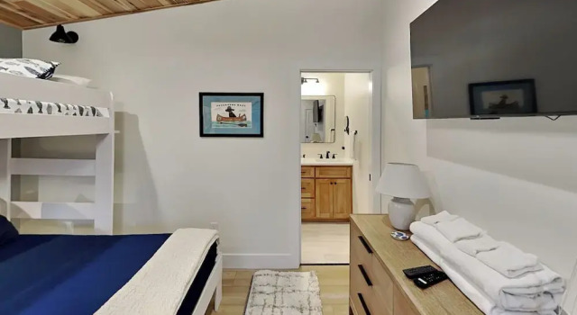 Bear on the Lake, Buchen Sie Ferienhaus McHenry 