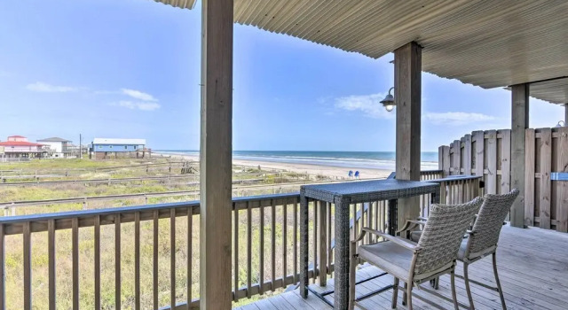 Апартаменты Near Ocean: Surfside Beach Gem w/ Deck & Views!