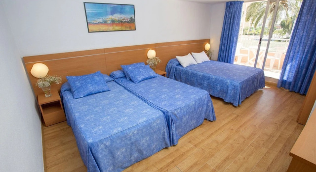 Четырёхместный номер Standard с балконом Gandia Playa