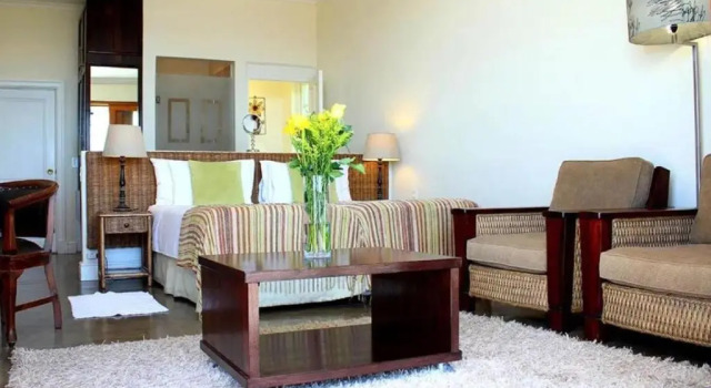 Номер Comfort The Walden Suites