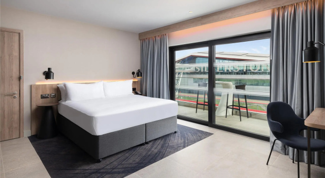 Люкс с балконом Hilton Garden Inn Silverstone
