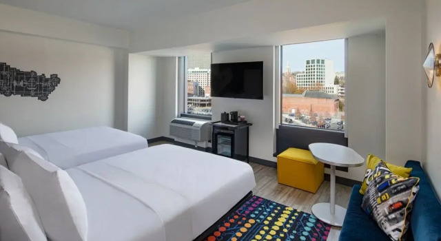 Четырёхместный номер Standard Aloft by Marriott Providence Downtown