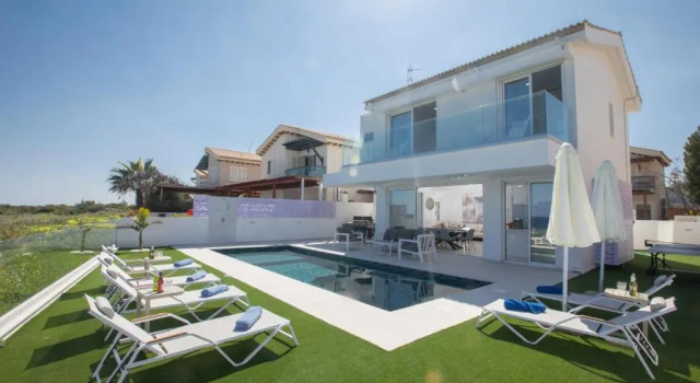Villa Artizan Seafront Villa 5