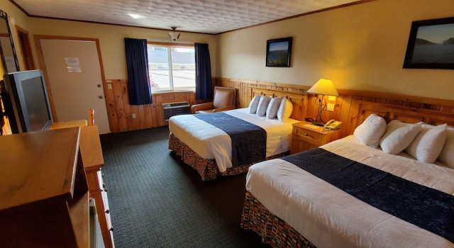 Четырёхместный номер Standard с балконом The Lake Motel