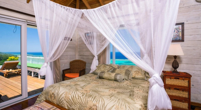 Purple Palace, Rezervovat Hotel Sandy Bay Roatán