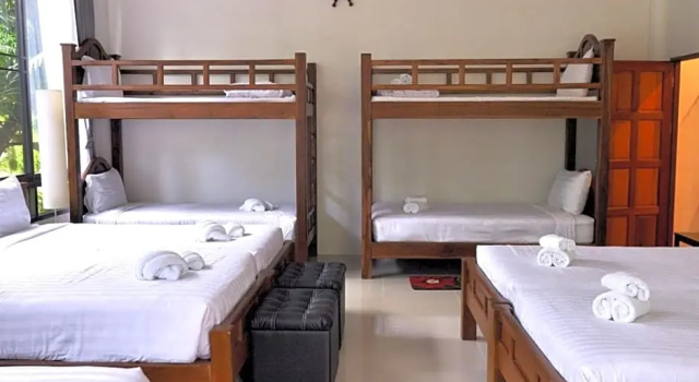 Кровать в общем номере Silver Garden Resort