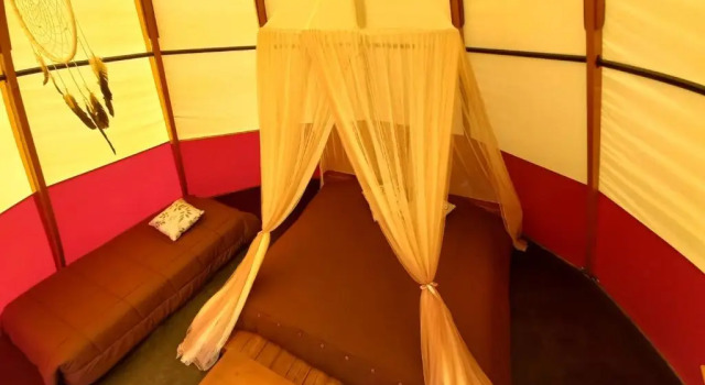 Тент Biosfera Lodge tipi para 3 personas