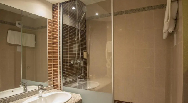 Двухместный номер Classic Mercure Paris Porte de Pantin