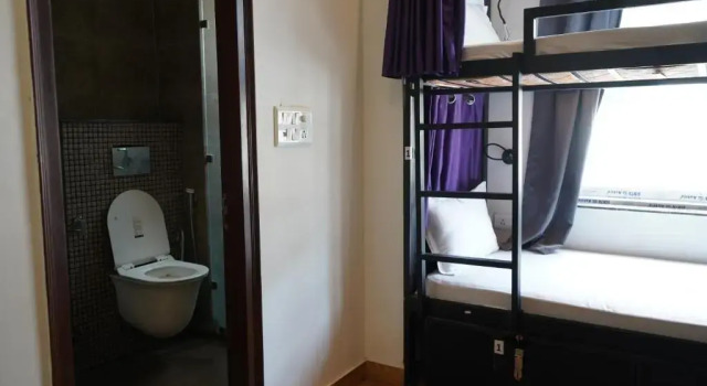 Кровать в общем номере (женский номер) Joeys Hostel Rishikesh