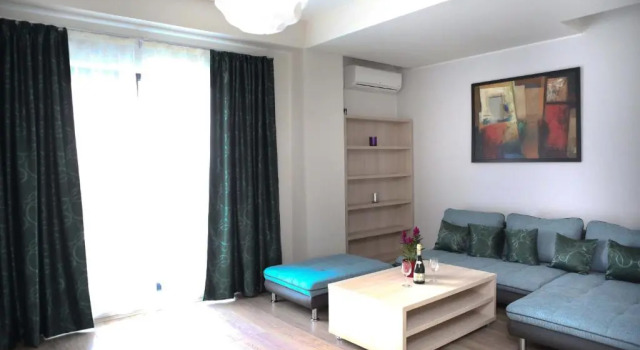 Полулюкс Kharisma Hotel