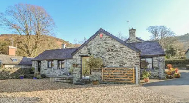 Hen Efail