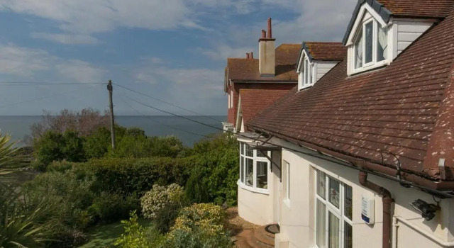 Апартаменты The Cottage on the Beach - Sleeps 7 - Large Garden