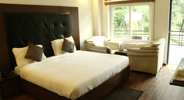 OYO Rooms Bhagsu Waterfall, Забронировать Отель Мак-Леод-Гейндж штат Химачал-Прадеш