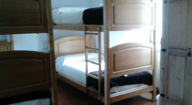 Кровать в общем номере Albergue Camino Norte