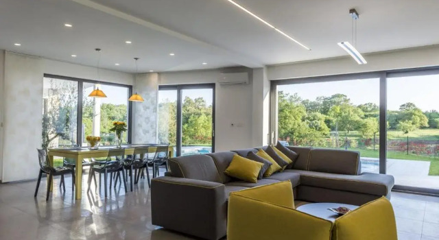 Вилла Deluxe Contemporary Villa Nada with Pool and Sauna