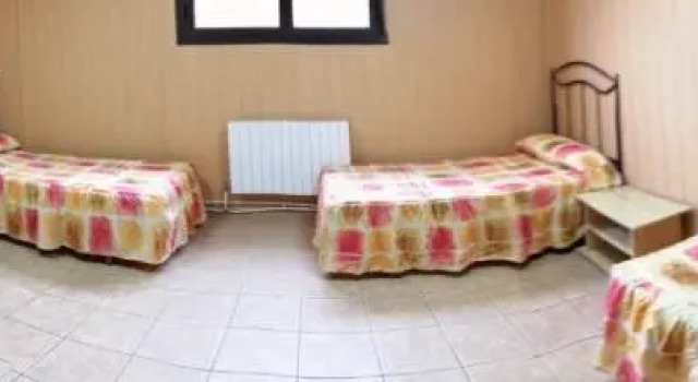 Кровать в общем номере Albergue de Peregrinos A Santiago