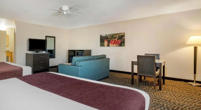 Четырёхместный номер Deluxe Best Western Orchard Inn