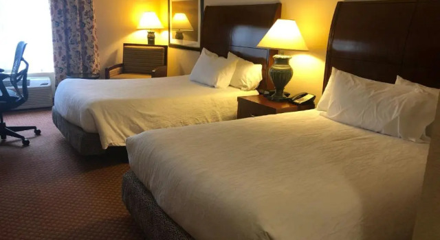 Четырёхместный номер Standard Shutters Hotel