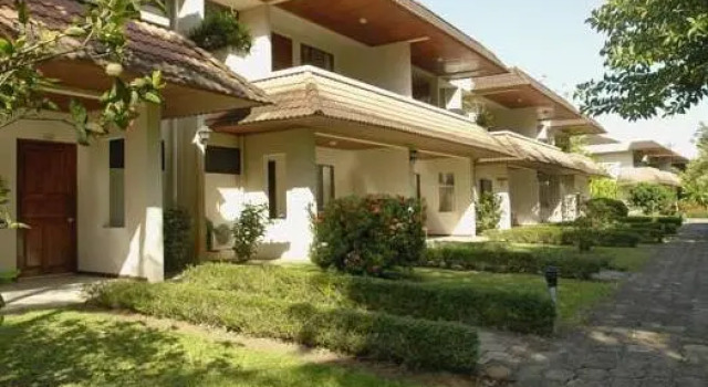 Кровать в общем номере Tilajari Hotel Resort