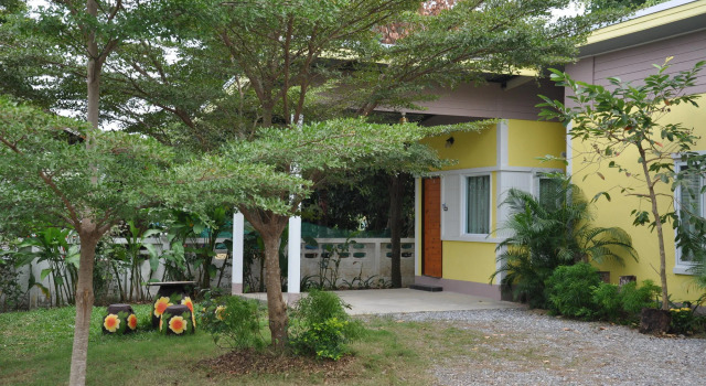Feel Good Resort, Varaa Lomakeskus Hotellit North-Eastern Thailand pysäköinnillä, Pysäköinti