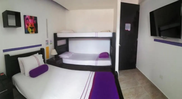Camera tripla Economy ECONOTEL COLOURS Cali