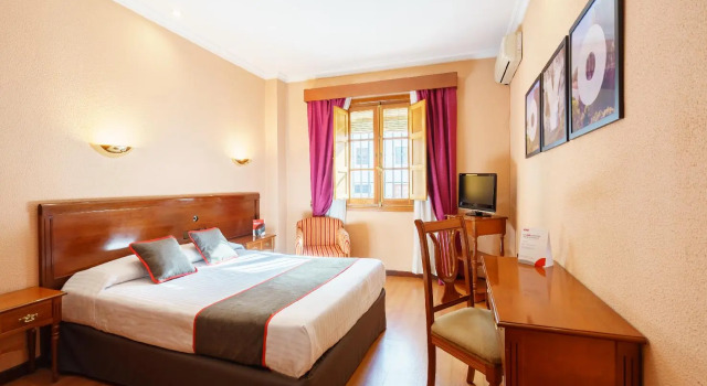 Hotel Los Castaños, Book Hotel Hotels in Extremadura with Breakfast, Breakfasts